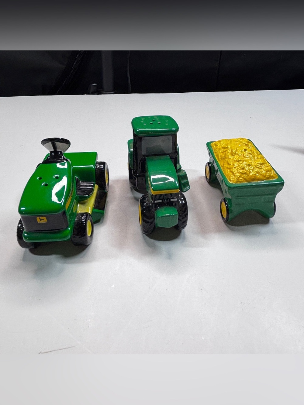John Deere Tractor Salt and Pepper Shakers country tin tray country farm - Picture 2 of 13
